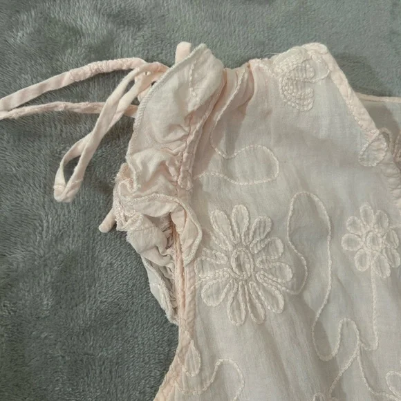 V- neck floral baby pink cap sleeve blouse - Picture 5 of 11